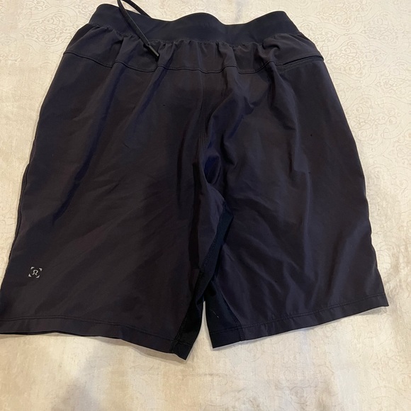 Men’s Lululemon shorts - Picture 4 of 9